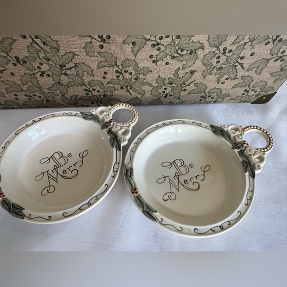 New! Set of 2 AMSCAN INC holiday dishes. BE MERRY - Picture 3 of 11